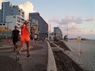 Beton, pláž a běh - to je přímořský život v Tel Avivu