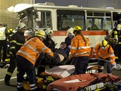 Srážka dvou osobních automobilů a havárii autobusu v tunelu Blanka