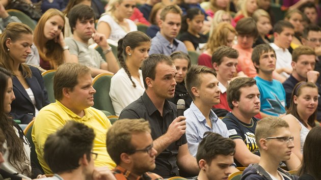 Studenti Univerzity Tome Bati ve Zln na setkn s prezidentem Miloem Zemanem (22. z 2014).