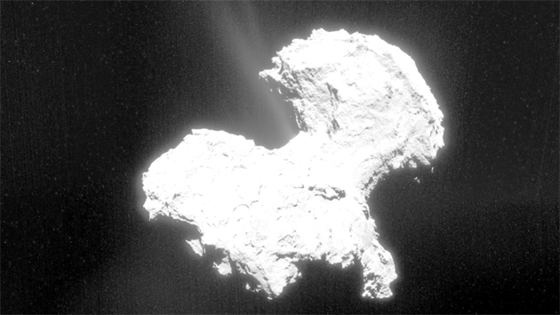 Snímek komety Čurjumov-Gerasimenko složený ze čtyř fotografií pořízených Rosettou ze vzdálenosti řádově stovek kilometrů. Má výrazně zvýšený kontrast, aby byl lépe vidět výtrysk vodní páry z komety.