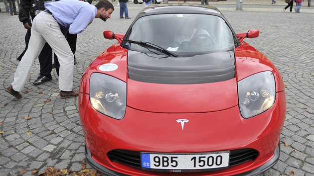 Tesla Roadster na jihlavskm Masarykov nmst