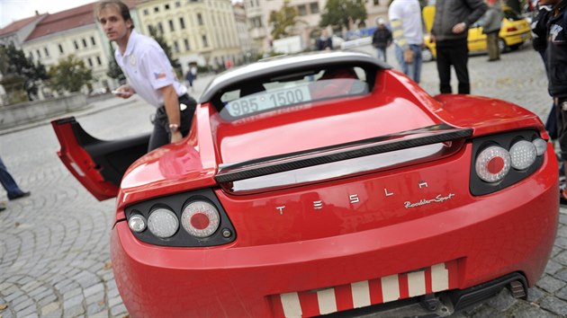 Tesla Roadster na jihlavskm Masarykov nmst