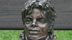 Busta zpváka Michaela Jacksona od sochaky Daniely Kartákové