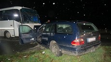 Tragická nehoda auta s autobusem na Ji�ínsku.