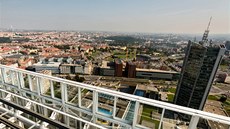 Praha ze stechy City Tower