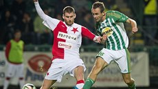 Martin Juhar ze Slavie (vlevo) a Jan Moravec z Bohemians v ligovém utkání