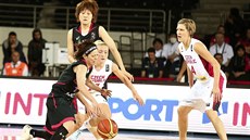 Momentka z basketbalového utkání MS en esko (bílá) vs. Japonsko