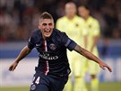 A JE TAM! Záloník Marco Verratti z Paris St. Germain oslavuje gól, který...