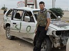 John Cantlie u auta syrských rebel v Aleppu v listopadu 2012