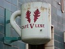 Jedním z oblíbených podnik je café V lese, jeho majitel Ondej Kobza je tím...