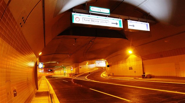 Metrostav dokončil stavební práce na tunelovém komplexu Blanka. Výstavba přišla na necelých 37 miliard (30.9.2014)