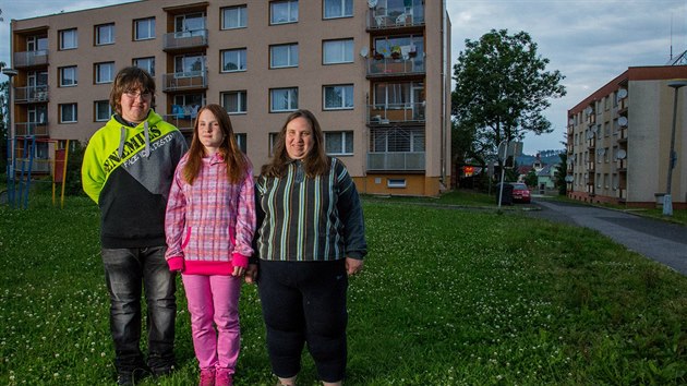 Martina nastoupila na stedn kolu a internt ve luknov, ale brzy zaala utkat zptky za maminkou do Domeku. Kvli astm absencm v prvku  se rozhodla cel rodina Martiny odsthovat z Domeku do luknova a pokusila se o osamostatnn pod dohledem odbornk. 