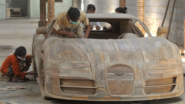 V dln na Jv vznik devn replika Bugatti Veyron Super Sport v reln velikosti. Mla by bt dokonal, cen si ji na 2 miliony liber. 