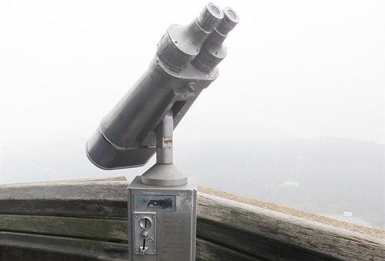 Takto vypadal odcizený turistický vyhlídkový dalekohled na Jetdu.