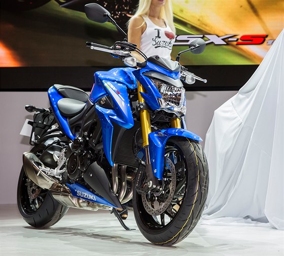 Vyženil jméno Suzuki a automobilku, vládne jí přes 30 let