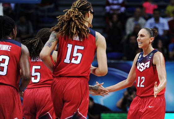 Americké basketbalistky se radují ve finále mistrovství svta.