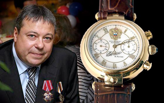 Boss solncevského gangu Sergej Michajlov se chlubí napíklad hodinkami od...