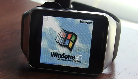 Vzpomínáte na Windows 95? Teď je můžete nosit na zápěstí - iDNES.cz