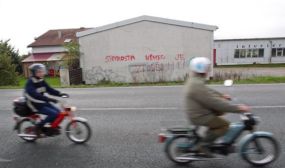 Nápisy míené proti starostovi v Tebechovicích pod Orebem se objevily i na...