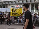 Pár zbývajících aktivist v ulicích Hongkongu.