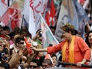 Brazilská prezidentka Dilma Rousseffová se svými píznivci (30. záí 2014).