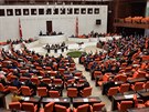 Turecký parlament schválil zapojení Turecka do boje proti Islámskému státu (2....