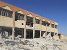 Poniená budova koly na pedmstí Kobani (7. íjna 2014).