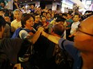 V centru Hongkongu v pátek vypukly potyky mezi demonstranty poadujícími...