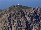 Okraj jícnu sopky ostrova Nisyros  vysoký piblin 1000 metr