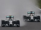 MERCEDESY V ELE. Nico Rosberg (vlevo) a Lewis Hamilton ve Velké cen Japonska