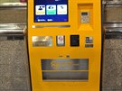 Nový automat na jízdenky, ve kterém lze platit i kartou.