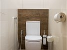 Designová stojící toaleta byla pouita na pání majitel.