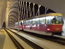 První tramvaj po novém Trojském most v Praze projela v pondlí 6. íjna 2014...