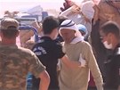 Kurdové prchají ped islamisty ze Sýrie do Turecka