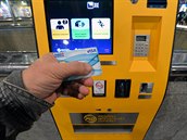 Na hlavním nádraí spustili testovací provoz prvních jízdenkových automat nové...