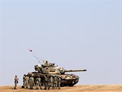 Tureck tanky zaujaly pozice u syrsk hranice v provincii Sanliurfa. Na syrsk...