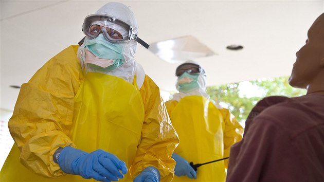 Zdravotnci v americk Alabam podstupuj kvli epidemii eboly zvltn vcvik (8. jna 2014)