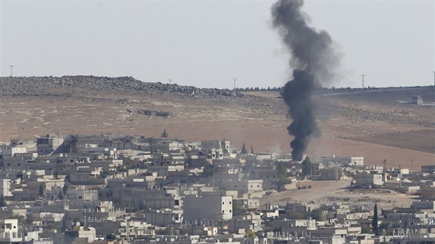 Dm stoup z Kobani po leteckm der proti islamistm (8. jna 2014).