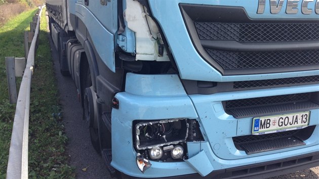 Kamion na D5 u Prahy srazil silnie, ten zrannm na mst podlehl (6.10.2014)