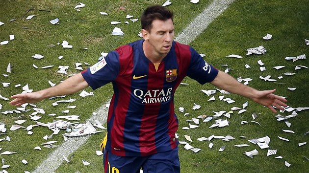 MESSIHO OSLAVA. Hvzdn tonk Barcelony Lionel Messi se raduje z glu, kter vstelil v zpase panlsk fotbalov ligy.