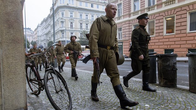 Nedln zbry zachytily reakci Praan na prvn den srpnov okupace eskoslovenska armdami Varavsk smlouvy (5. jna)