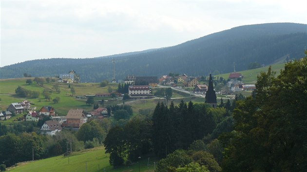 Zieleniec je nejvt lyask stedisko v Kladsk kotlin a nabz ticet vlek. Ped sputnm zimn sezony pipomn velk stavenit. (18. 9. 2014)