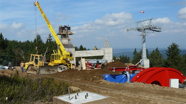 Horn stanice lanovky bude stt na dohled od Masarykovy chaty na erlichu. (18. 9. 2014)