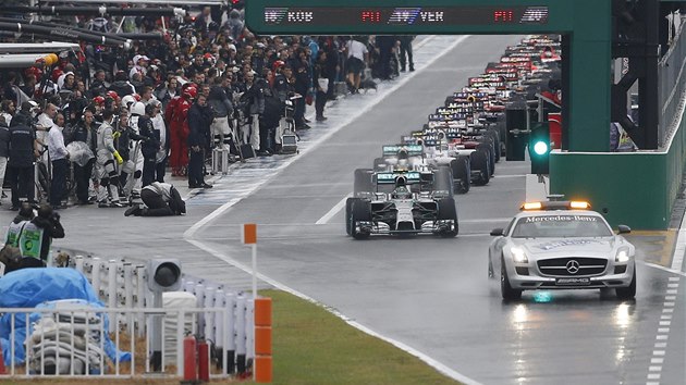 SAFETY CAR V AKCI. Netradin start kvli deti ve Velk cen Japonska formule 1. 