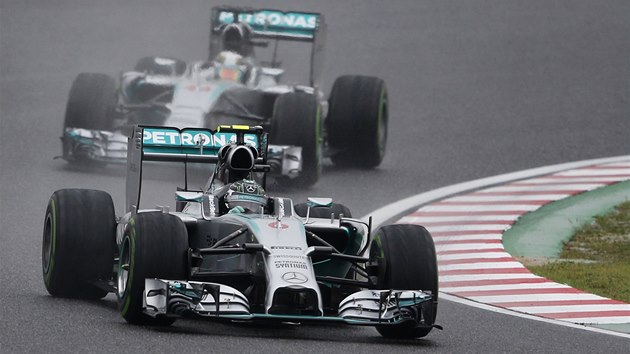 STBRN PY. Lewis Hamilton a Nico Rosberg ve Velk cen Japonska formule 1. 