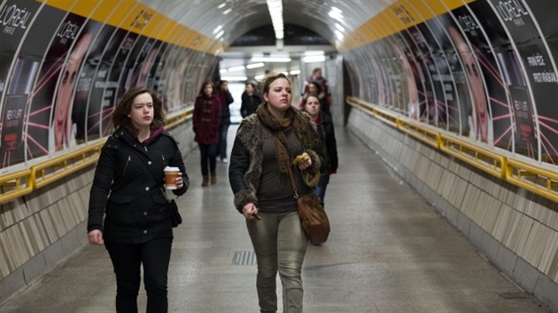 Lidé v metru (ilustra�ní foto)