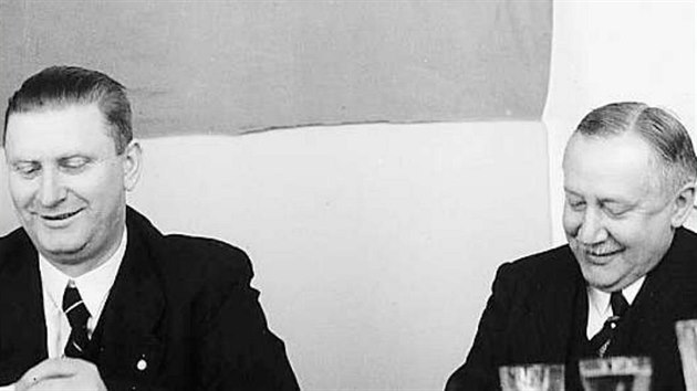 Jan Antonn Baa (vlevo) byl estnm lenem Rotary klubu Zln. V roce 1938 se na slavnostnm obd potkal s prezidentem Rotary International Mauricem Duperreyem.
