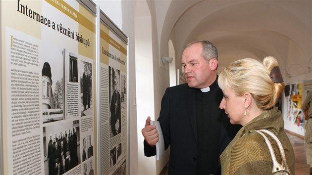 V Umleckm centru Univerzity Palackho v Olomouci zaala nov vstava Diktatura versus nadje. Ukazuje, jak totalitn reim v eskoslovensku utlaoval crkev.