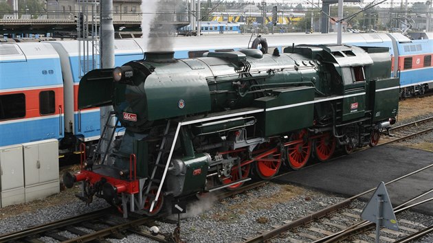 Po velk oprav za 3,5 milionu se na koleje vrac parn lokomotiva Rosnika postaven v roce 1956. Navzdory pvodnm plnm byly tehdy nakonec vyrobeny jen dv.