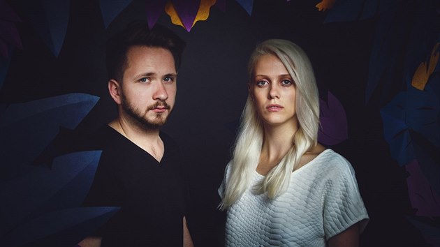 Akustick� duo Calm Season tvo�� kytarista a zp�v�k Adam Vopi�ka a violoncellistka Terezie Kovalov�.